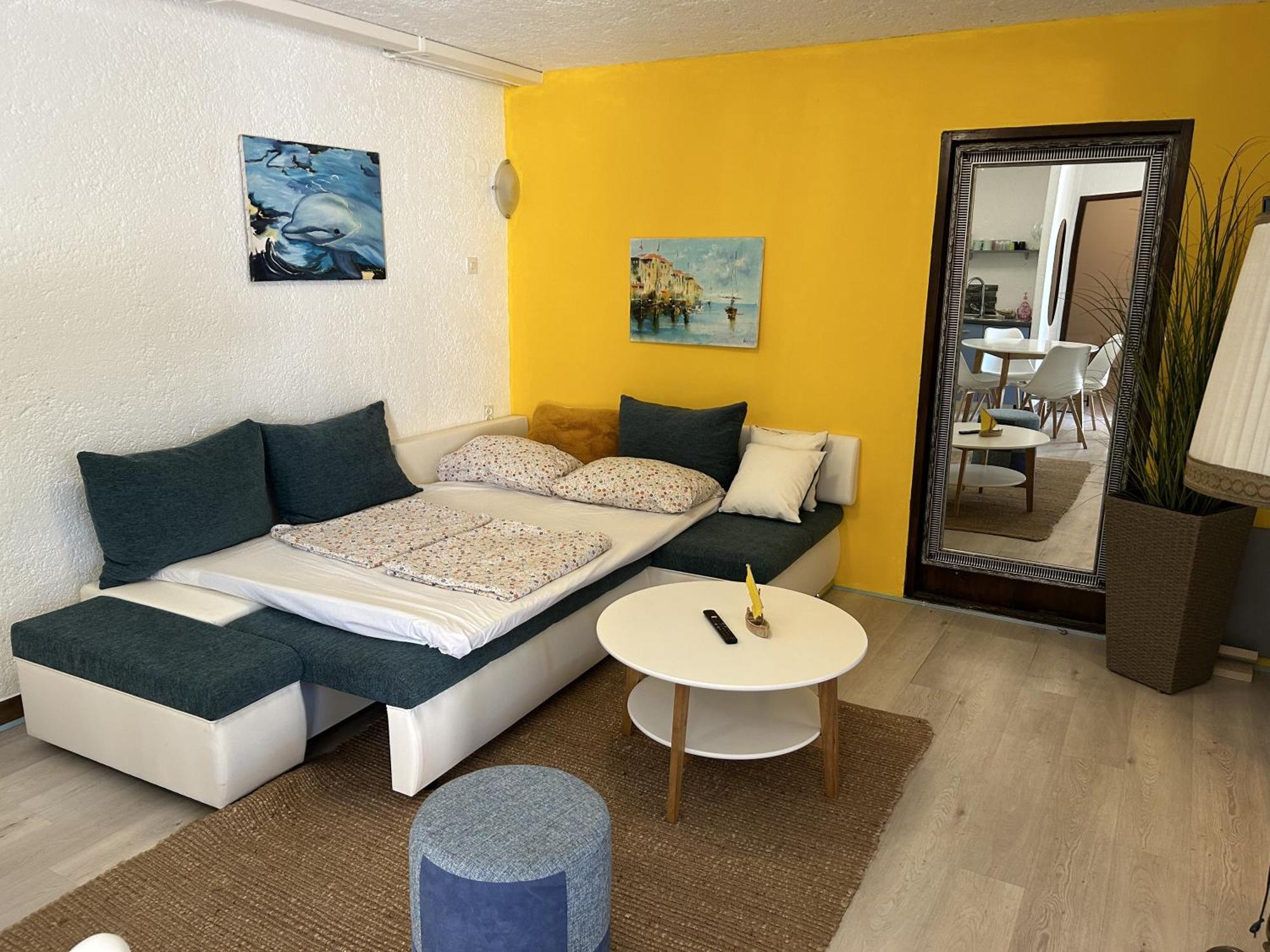 Peaceful With Patio Apartma Rovinj