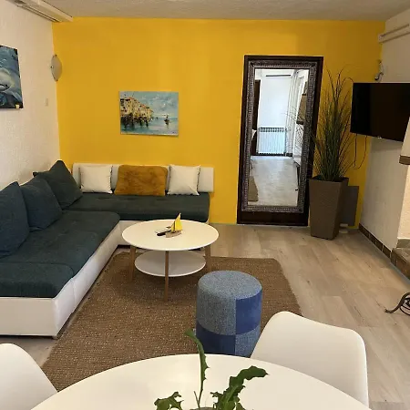 Peaceful Apartment With Patio Rovinj Exterior photo