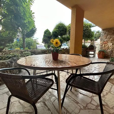 Peaceful Apartment With Patio Rovinj Exterior photo